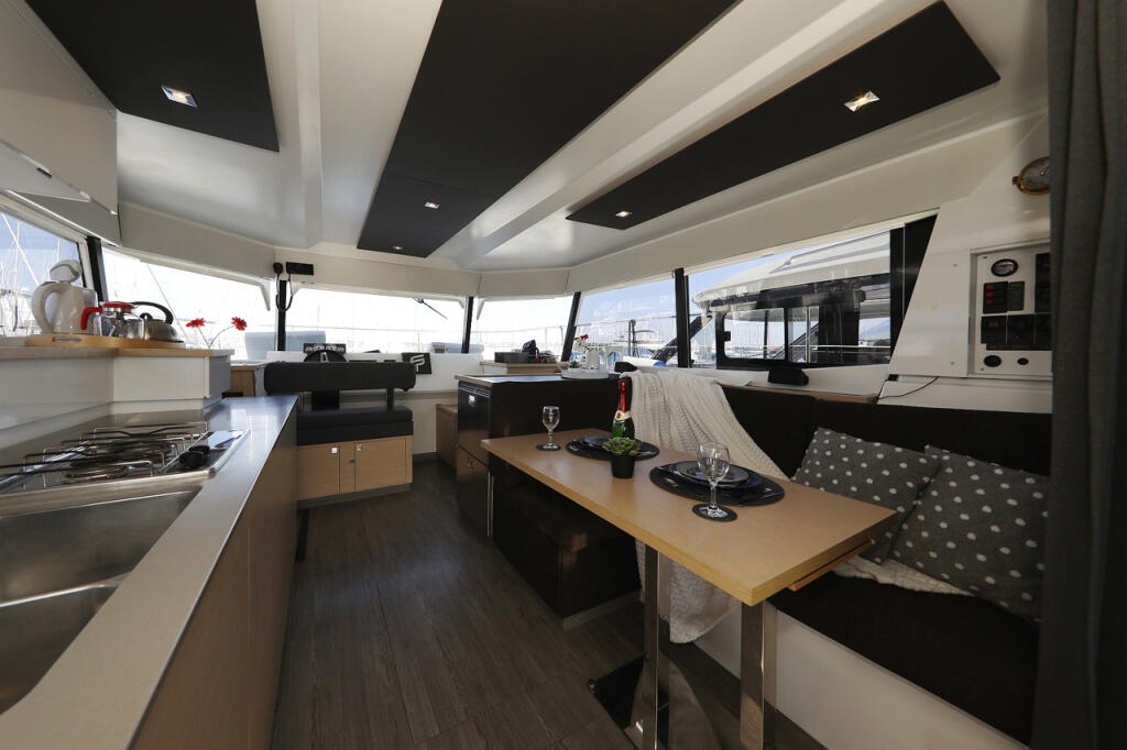 Power catamaran 