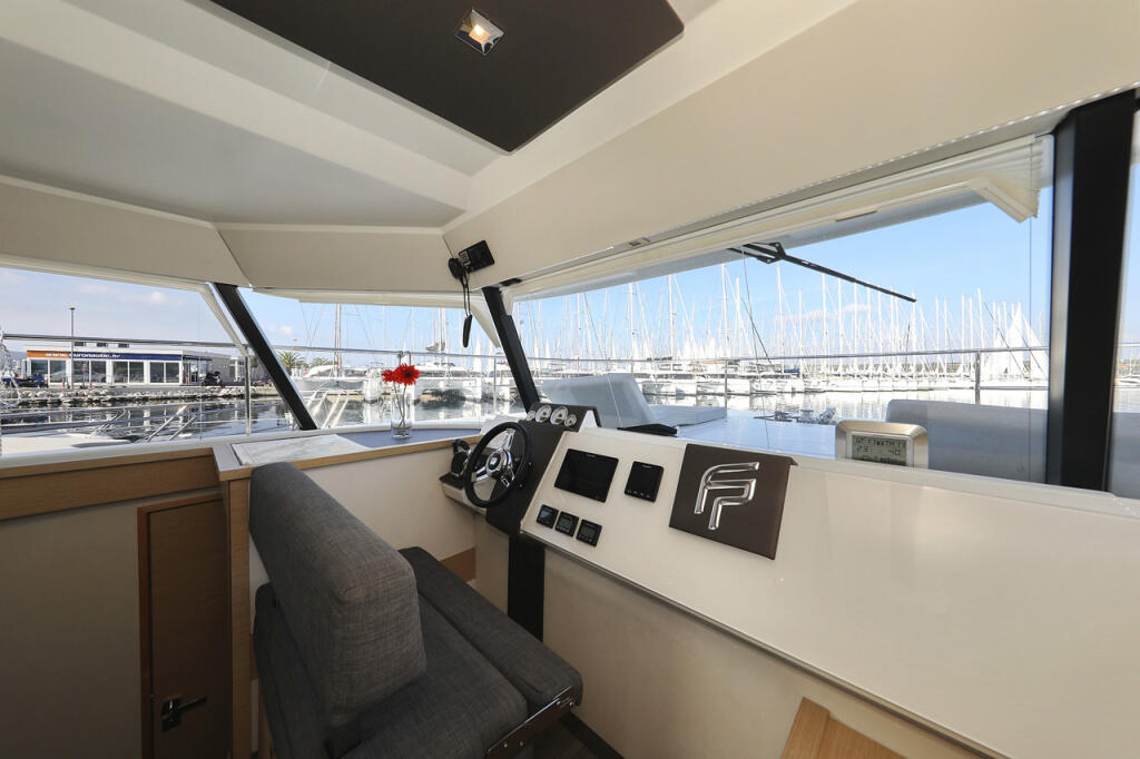 Power catamaran 