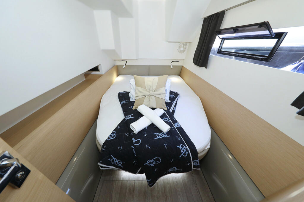Power catamaran 