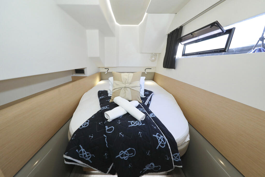 Power catamaran 
