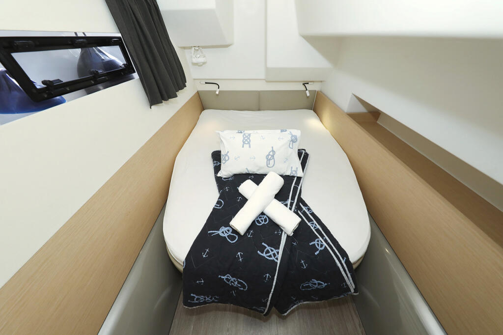 Power catamaran 
