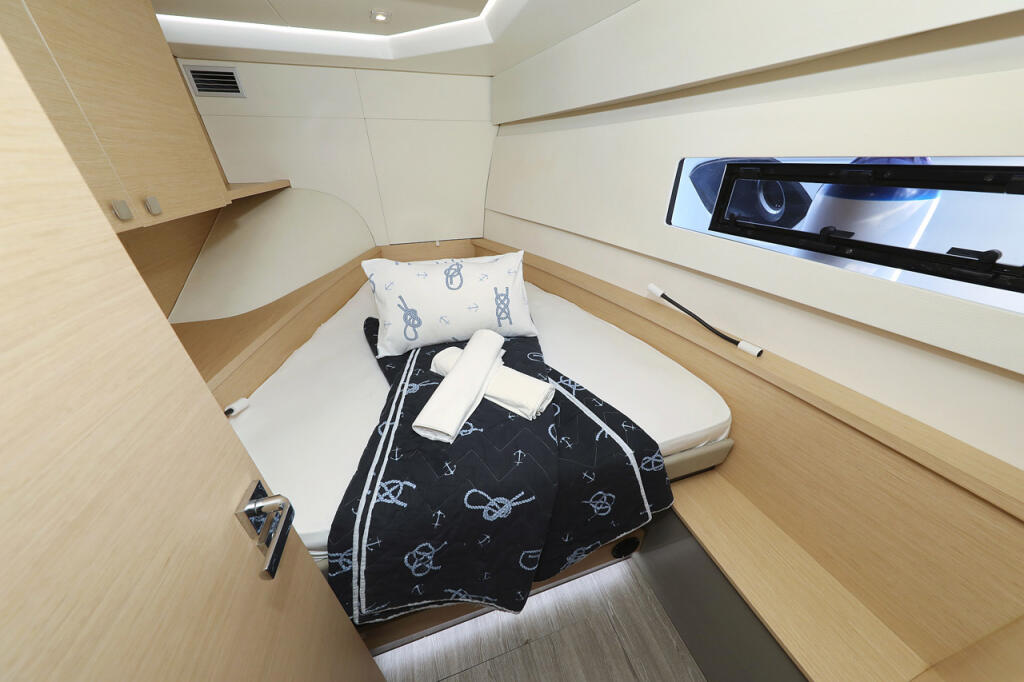 Power catamaran 