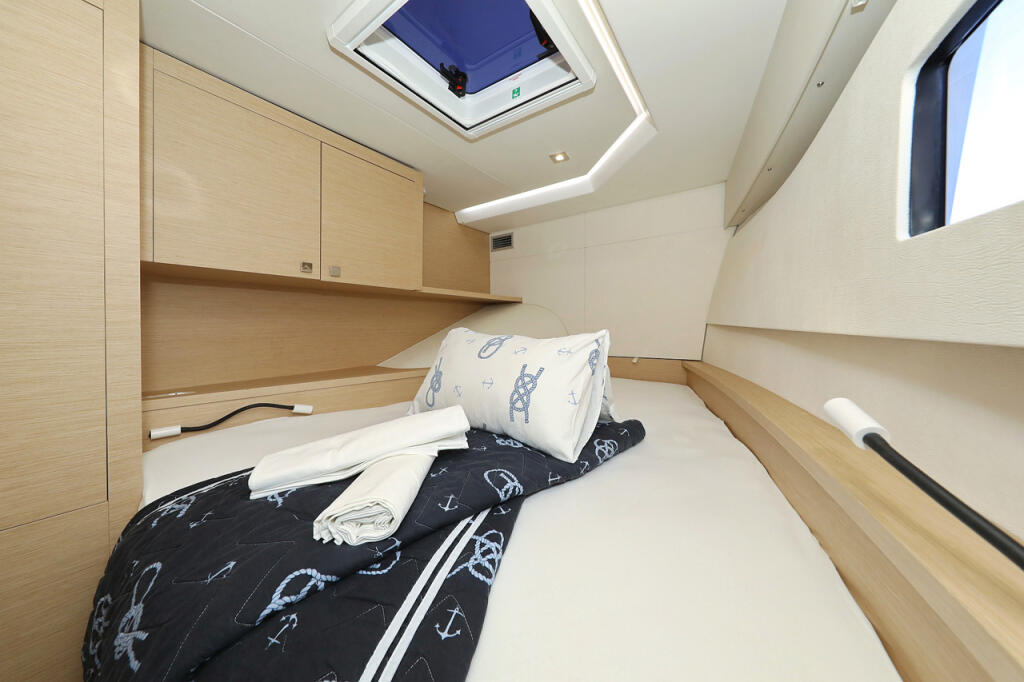 Power catamaran 