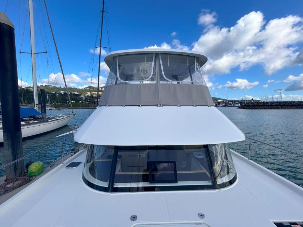 Catamarán a motor 