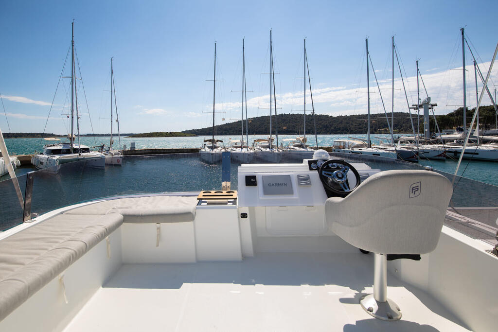 Power catamaran 
