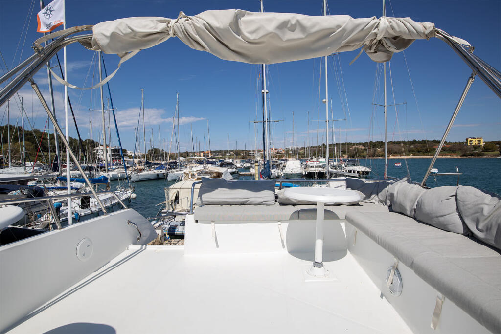 Power catamaran 