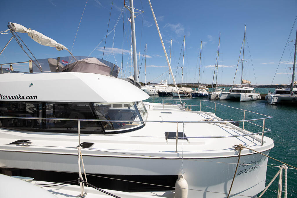 Power catamaran 