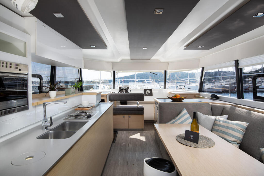 Power catamaran 