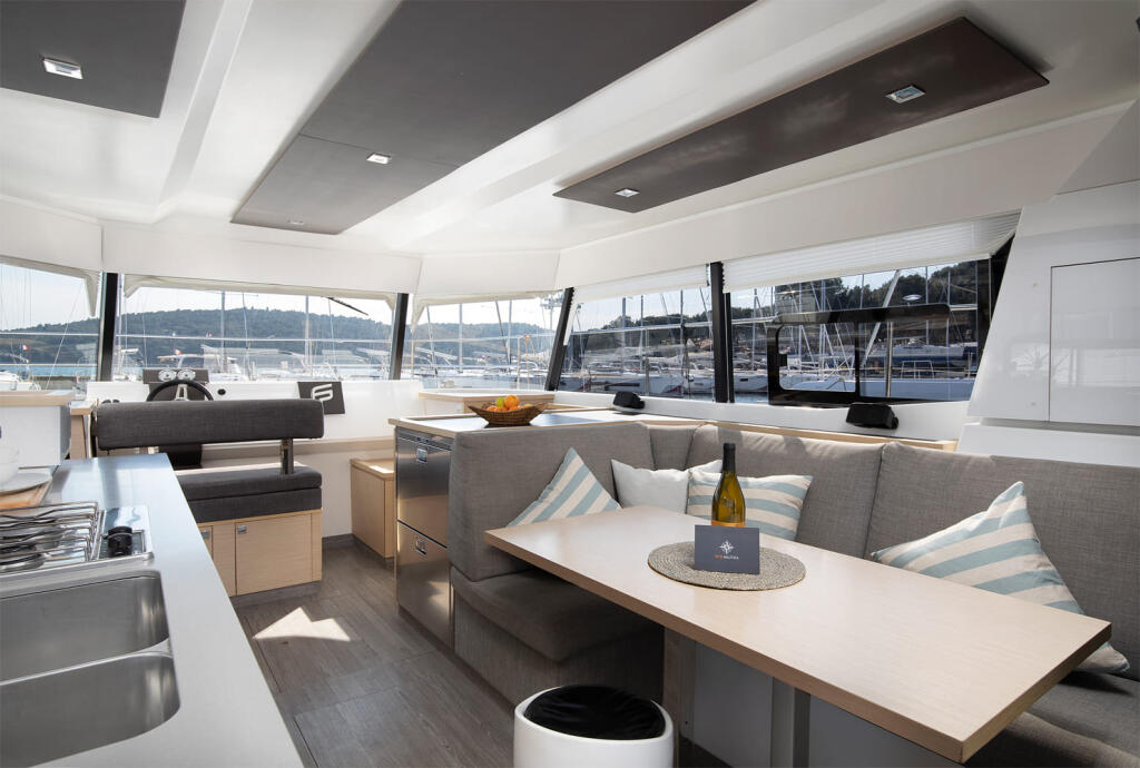 Power catamaran 