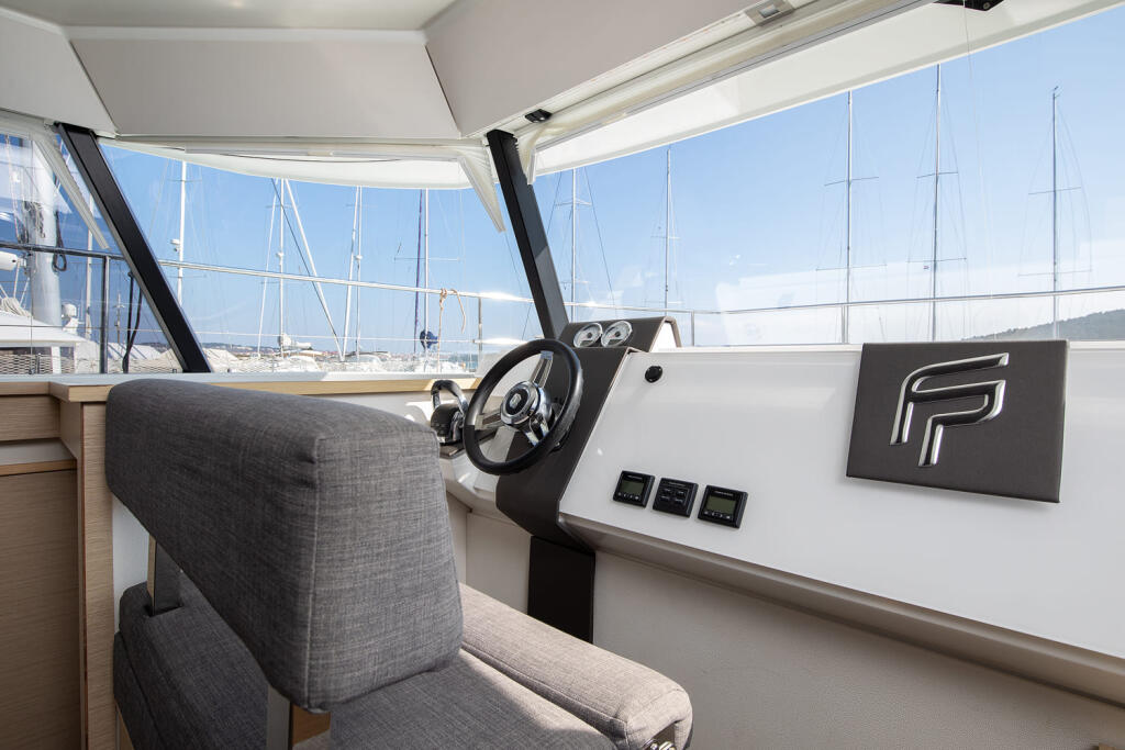 Power catamaran 