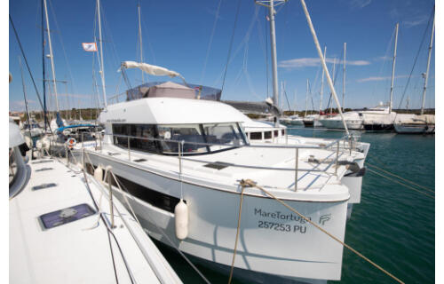 Power catamaran 