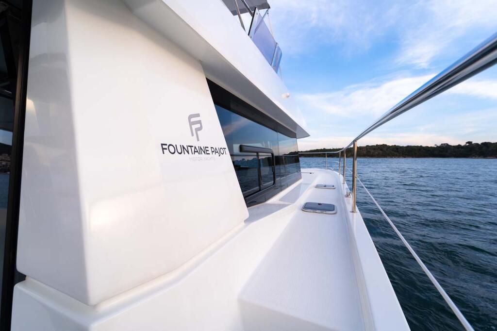 Power catamaran 