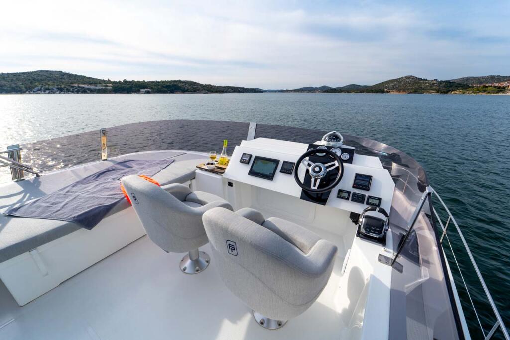 Power catamaran 