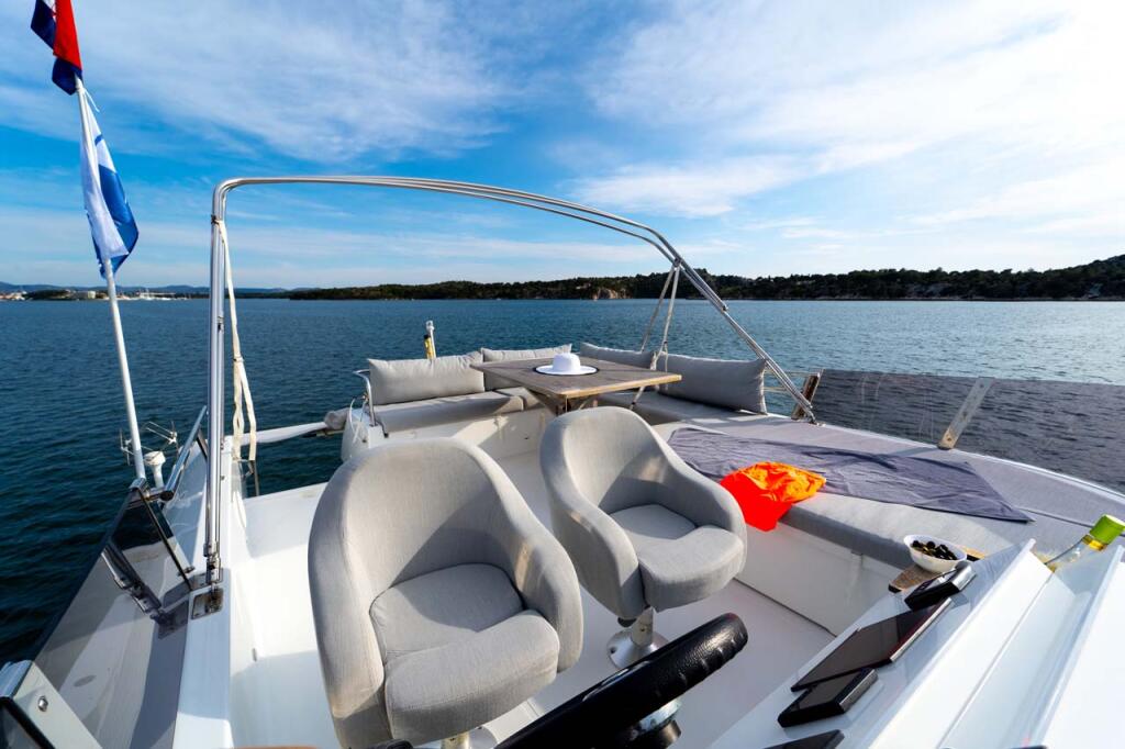 Power catamaran 