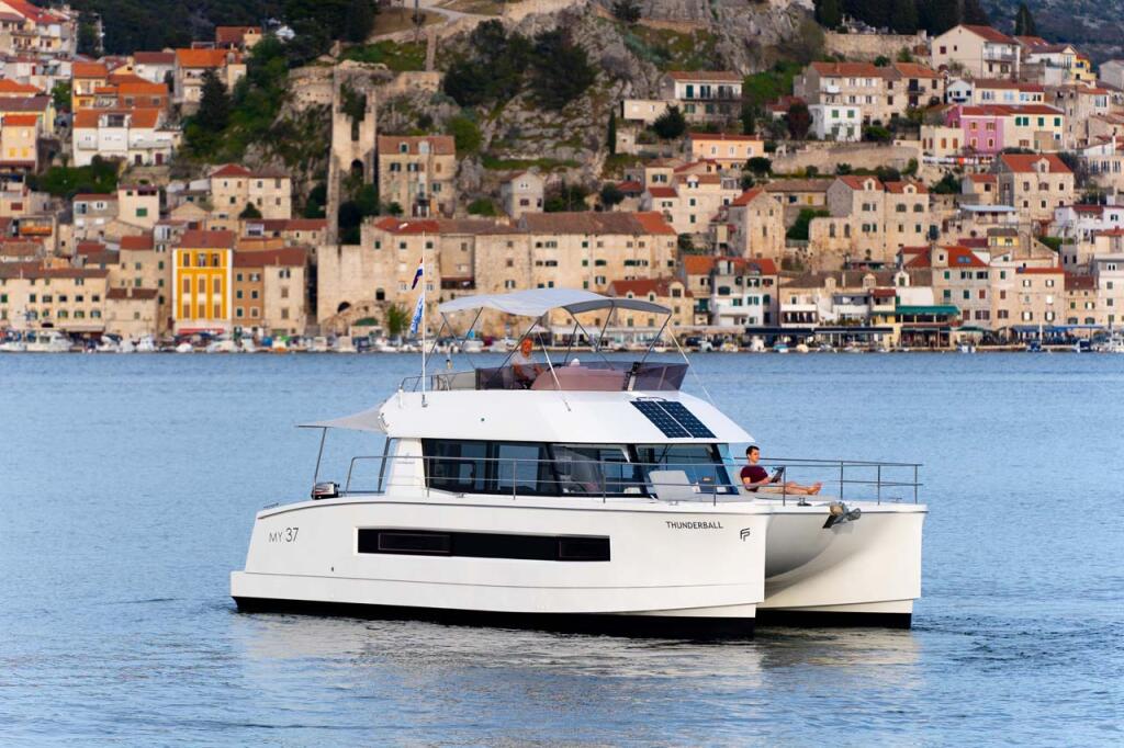 Power catamaran 