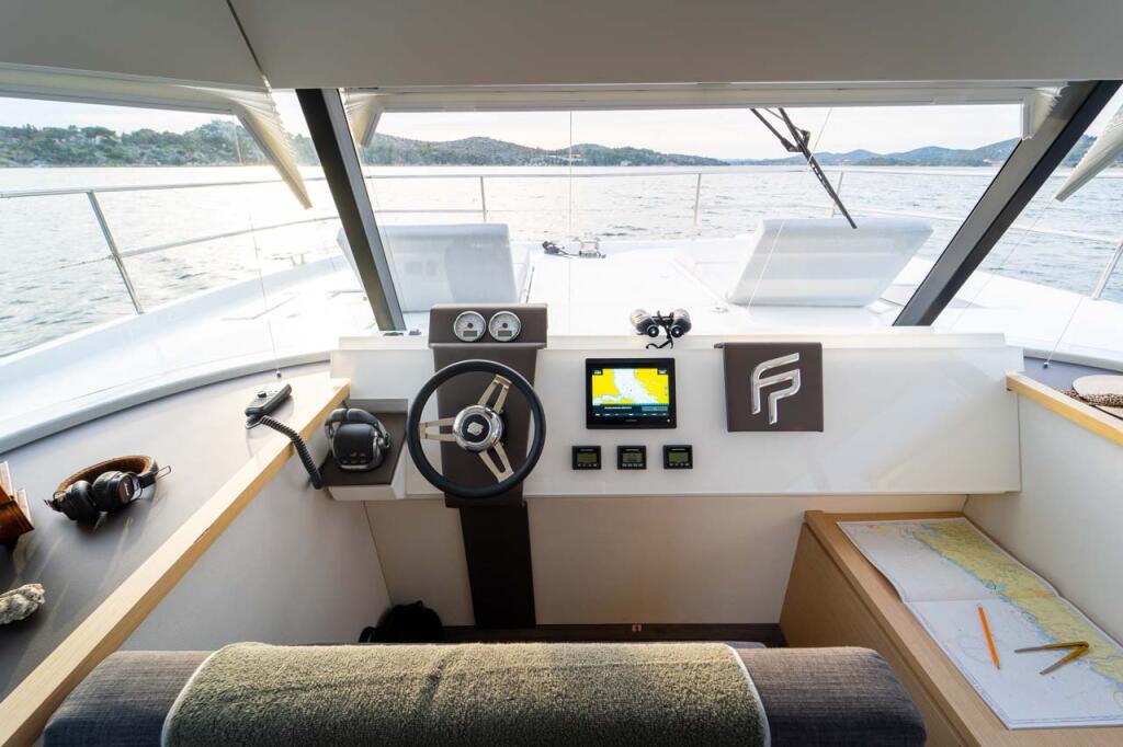Power catamaran 