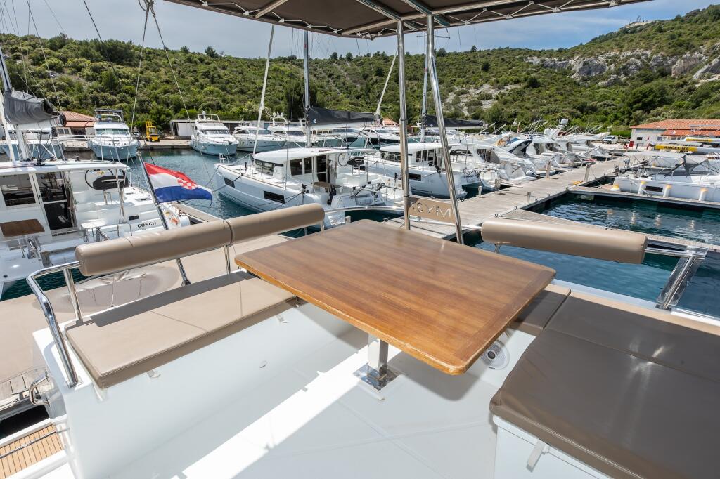 Power catamaran 