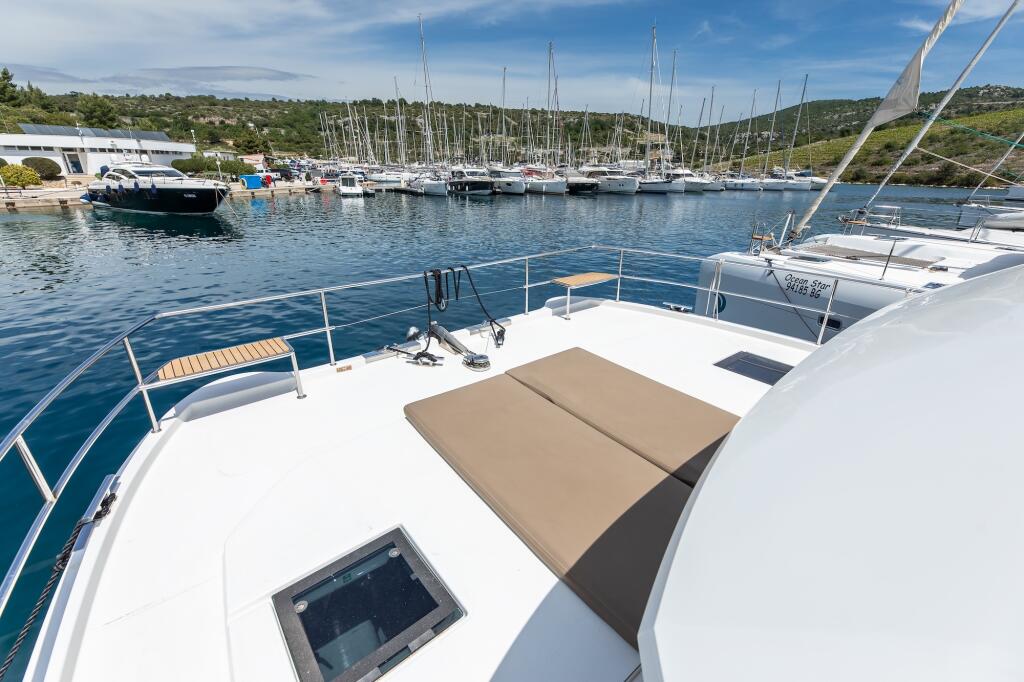 Power catamaran 