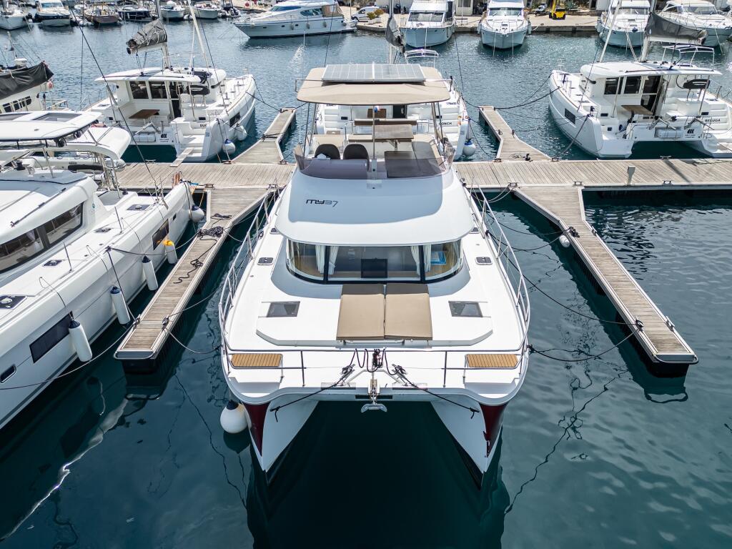 Power catamaran 