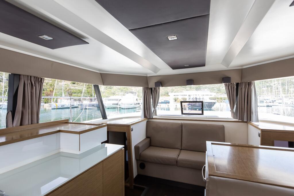 Power catamaran 