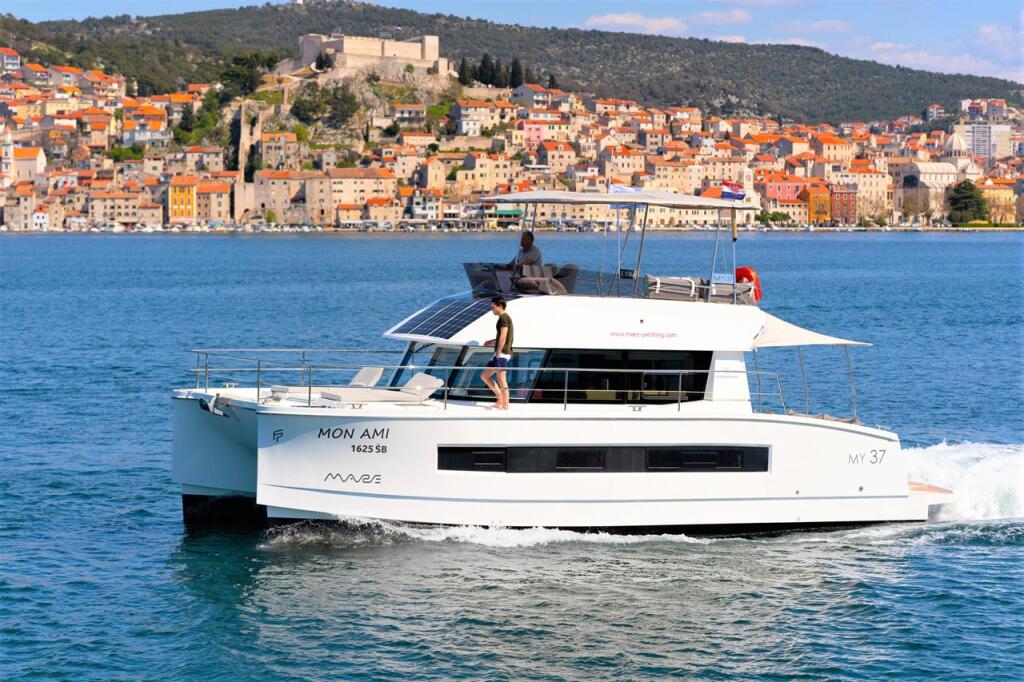 Power catamaran 