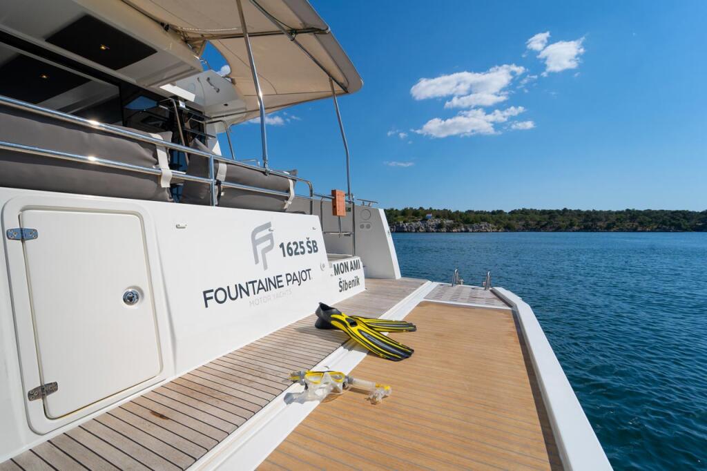 Power catamaran 