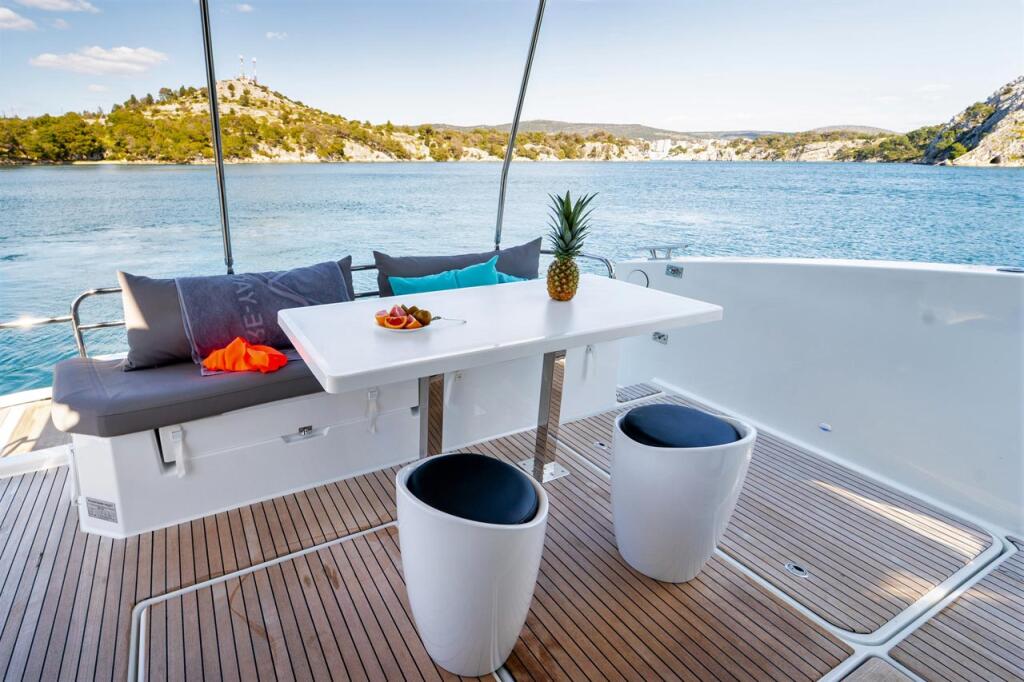Power catamaran 