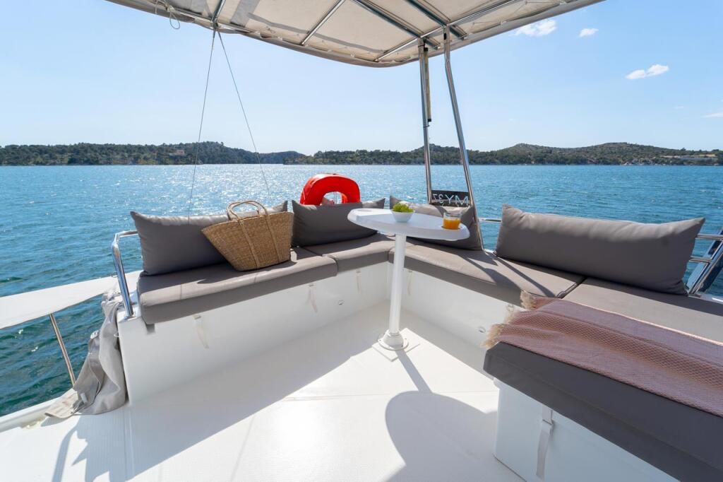Power catamaran 
