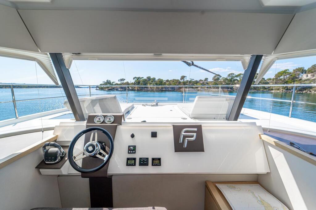 Power catamaran 