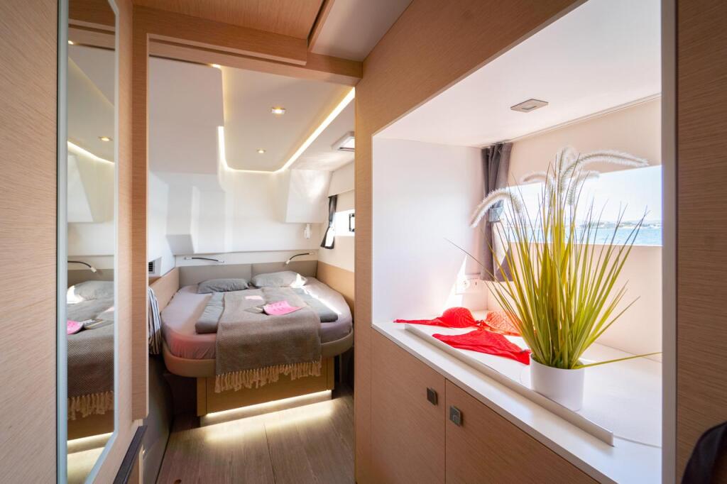 Power catamaran 