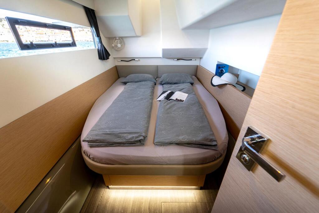 Power catamaran 