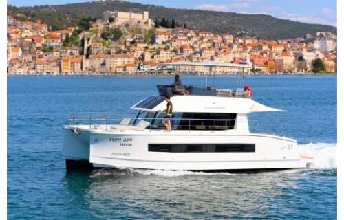 Power catamaran 