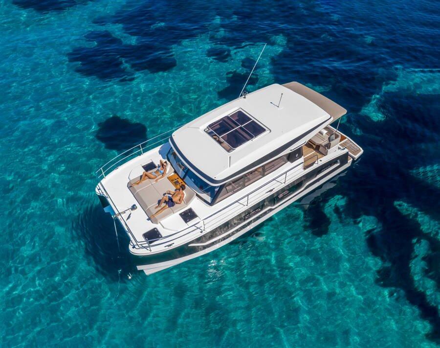 Catamarán a motor 