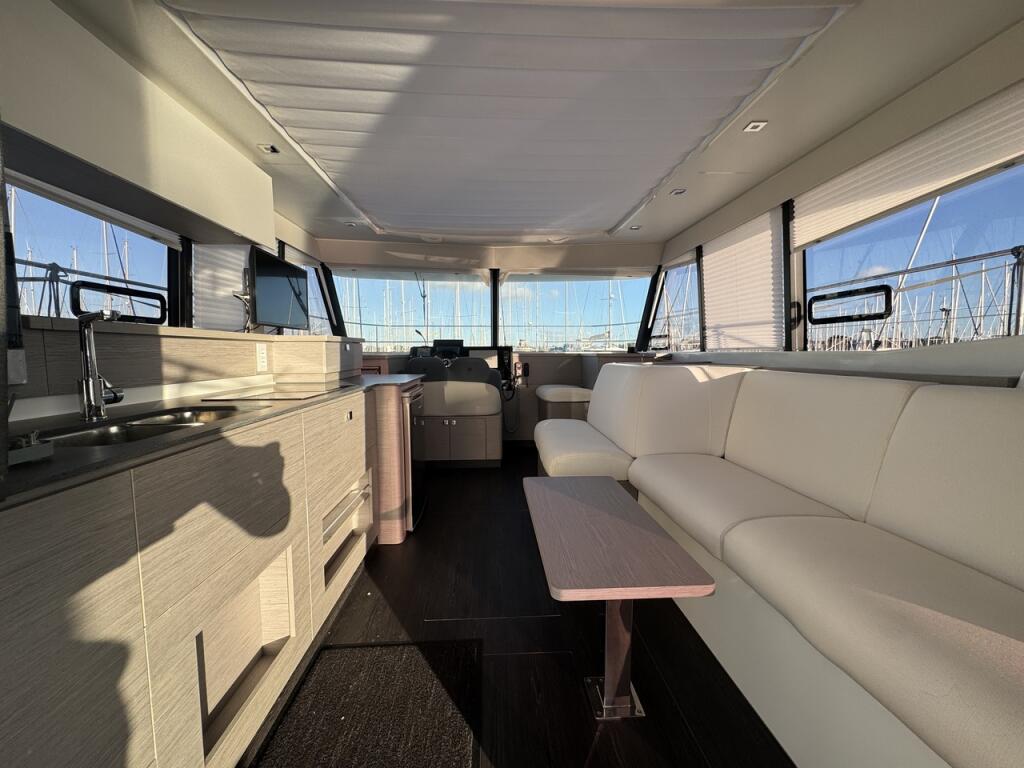 Catamarán a motor 