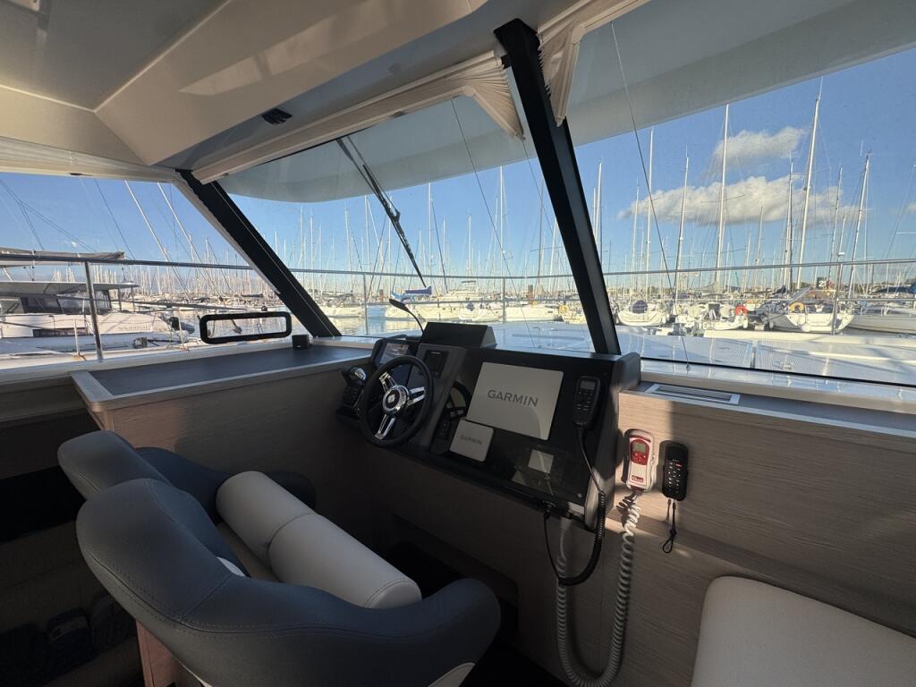 Catamarán a motor 