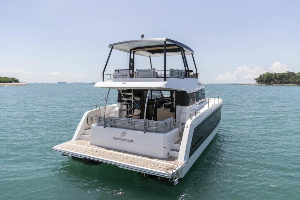 Power catamaran 