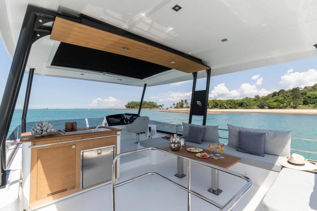 Power catamaran 