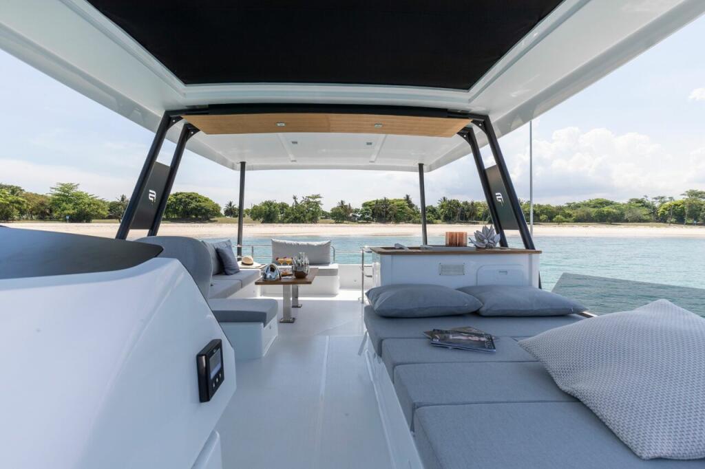 Power catamaran 