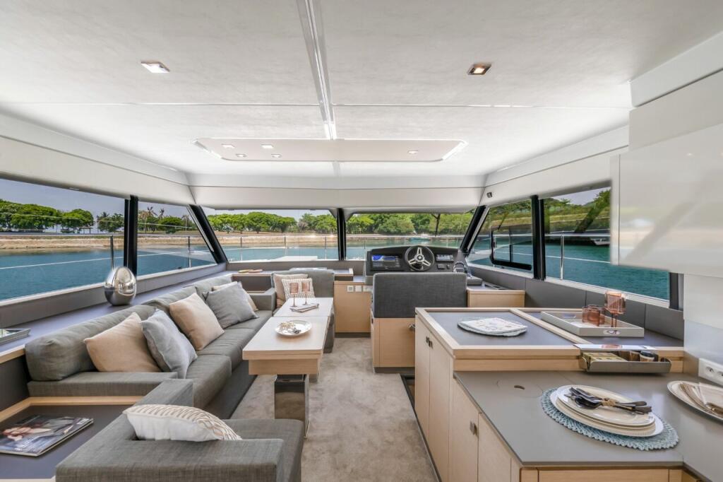 Power catamaran 