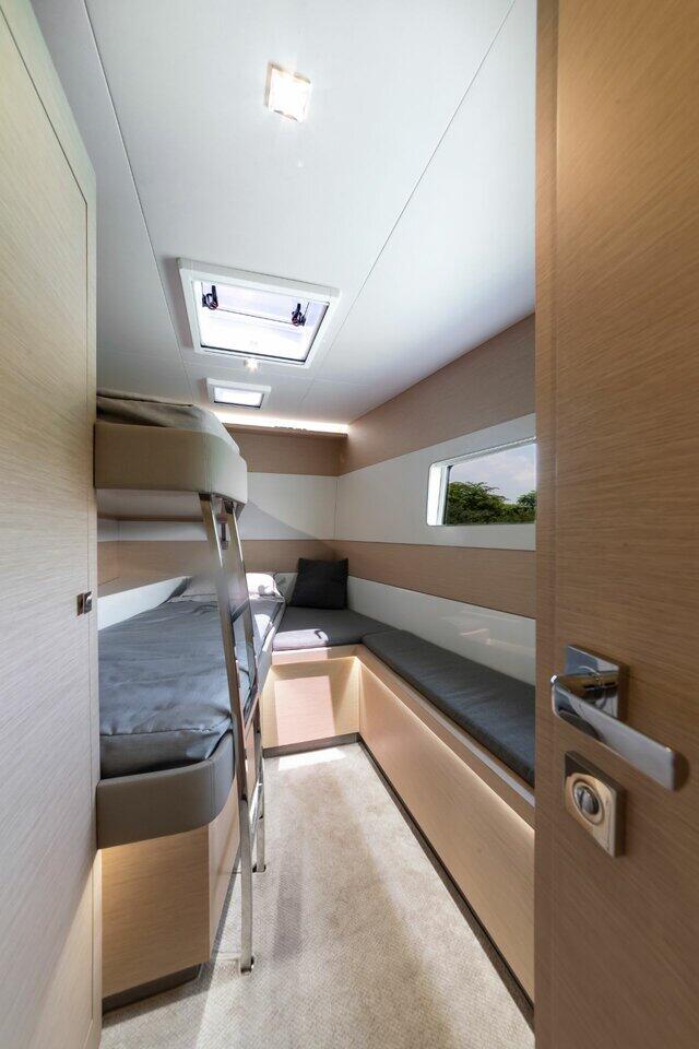 Power catamaran 
