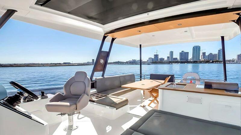 Power catamaran 