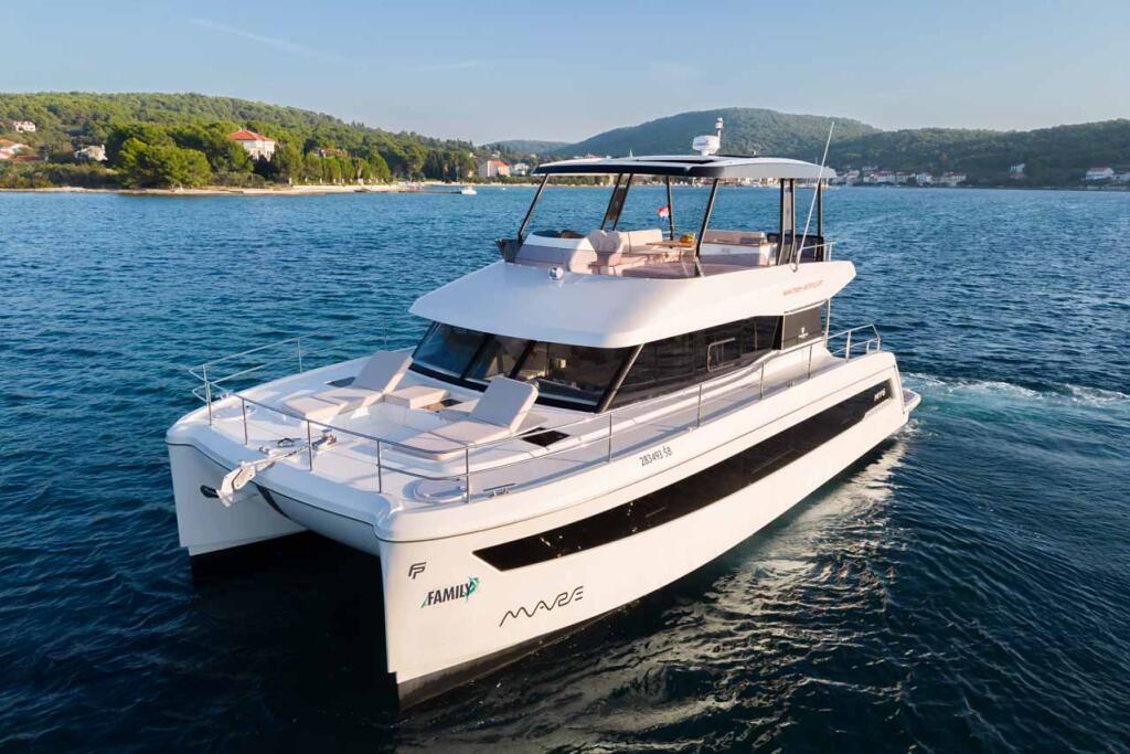 Power catamaran 