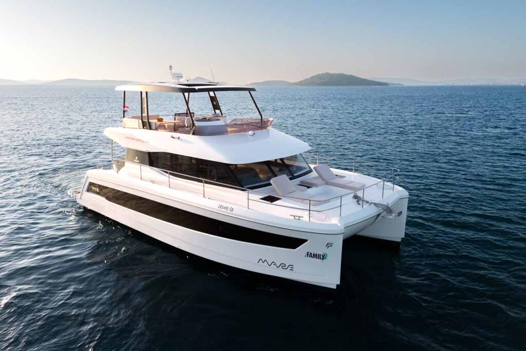 Power catamaran 