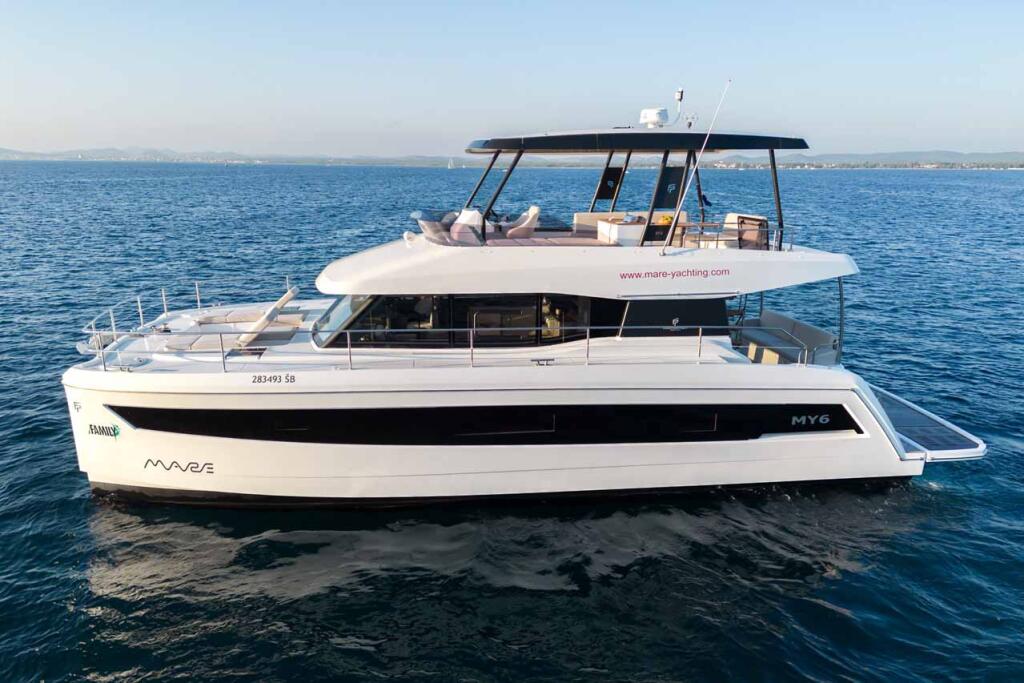 Power catamaran 