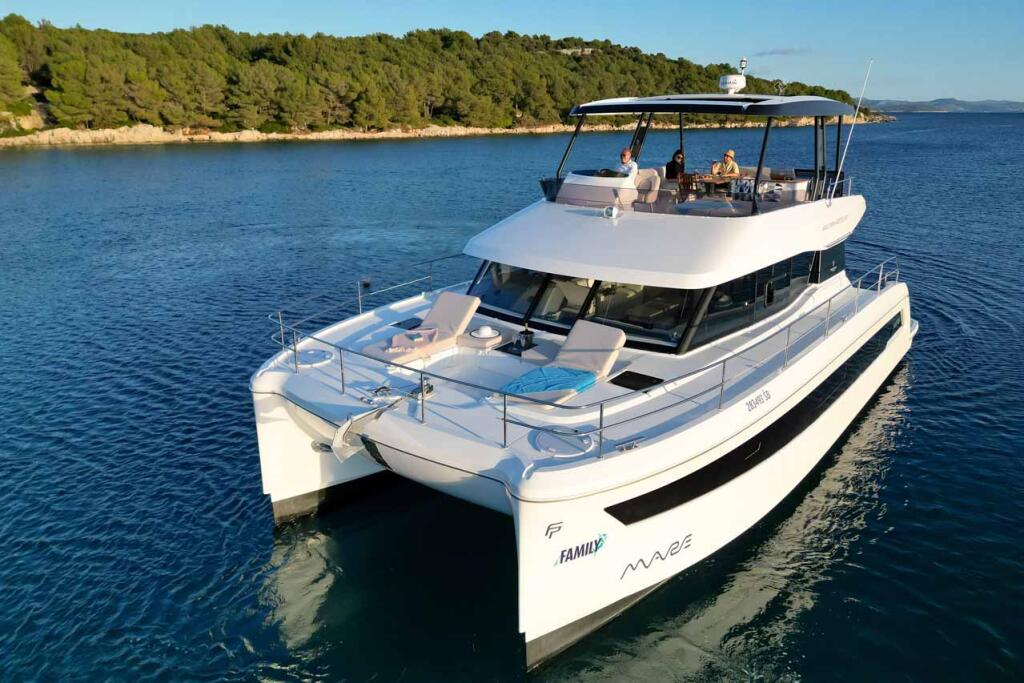 Power catamaran 