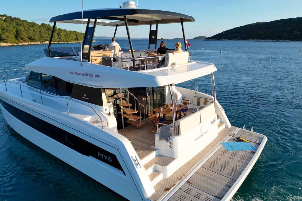 Power catamaran 