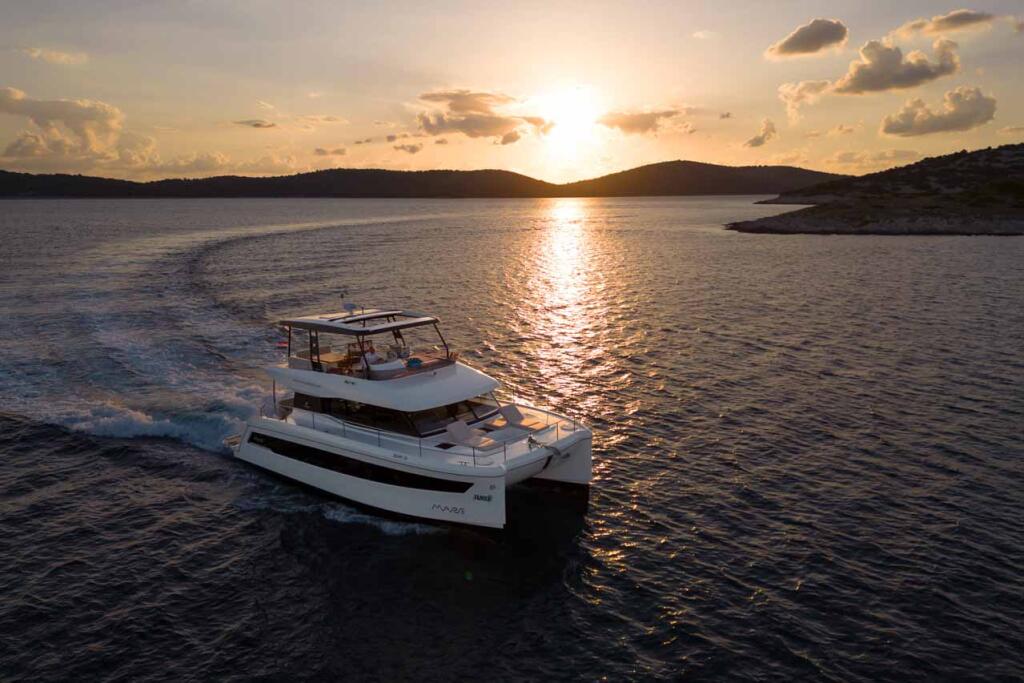 Power catamaran 
