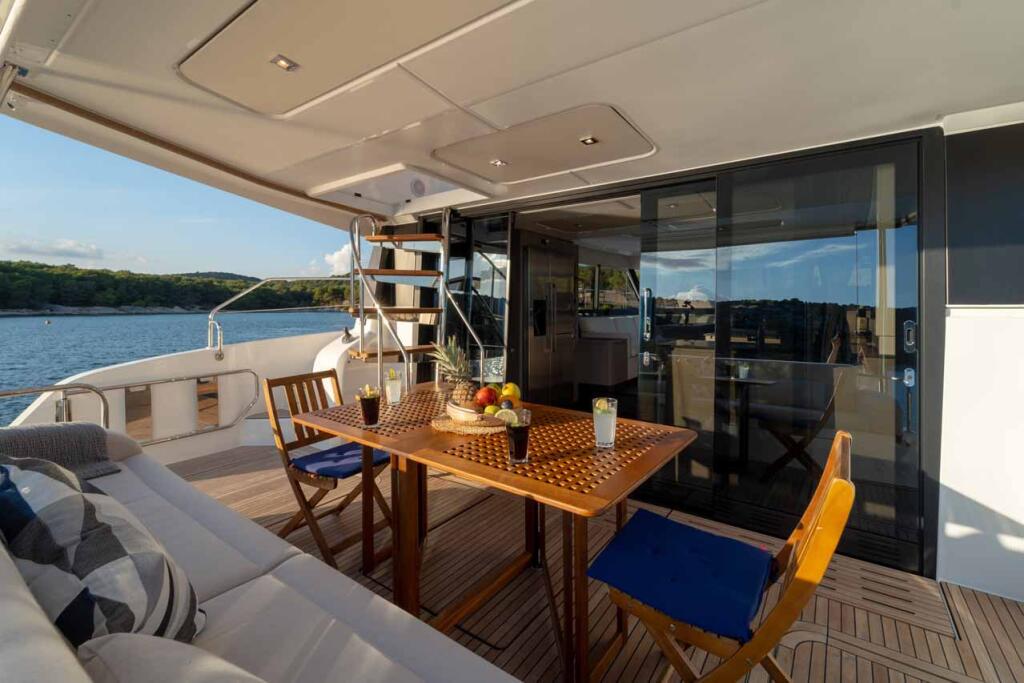 Power catamaran 