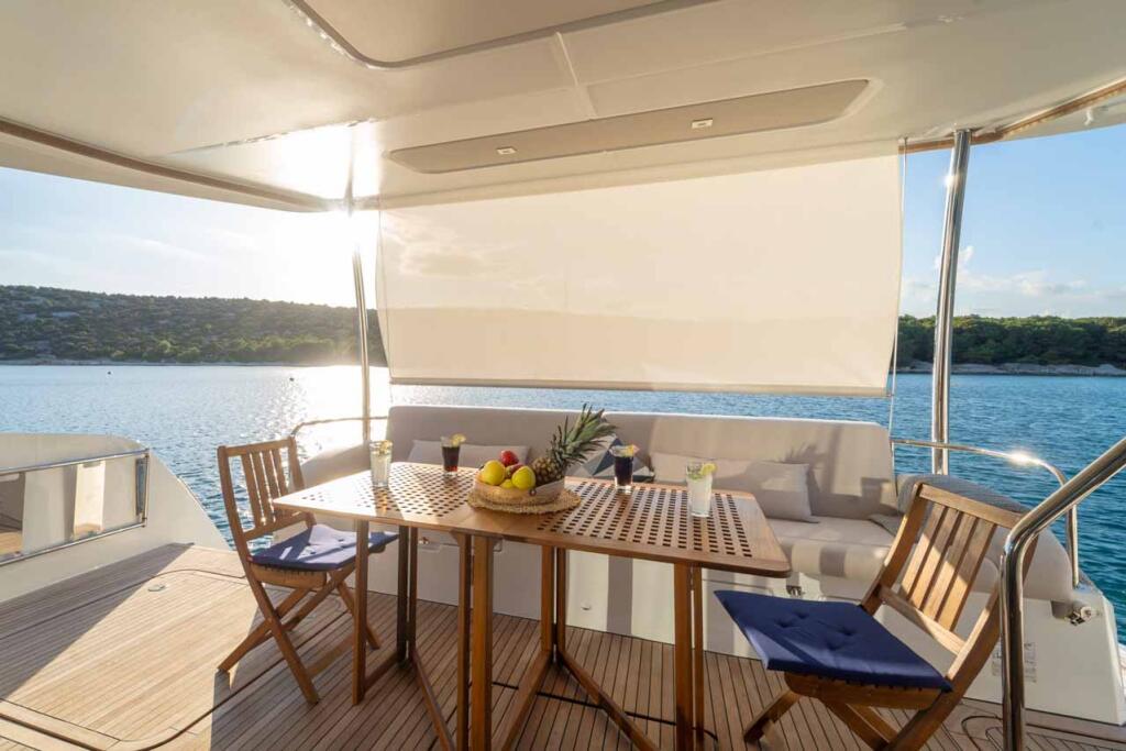 Power catamaran 