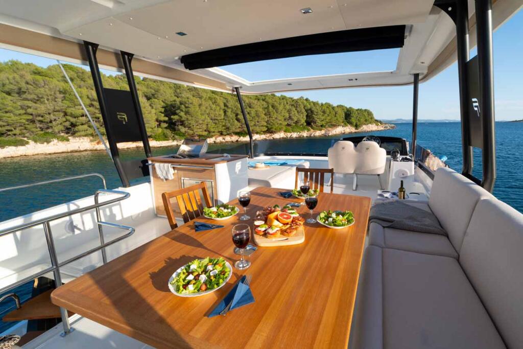 Power catamaran 